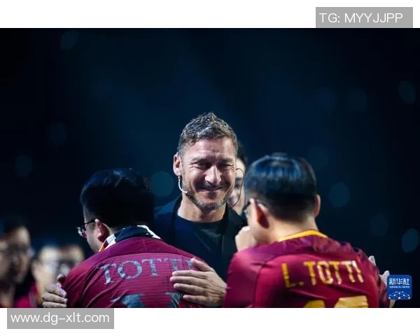 足球明星与球迷互动转球瞬间展现热情与激情的完美结合