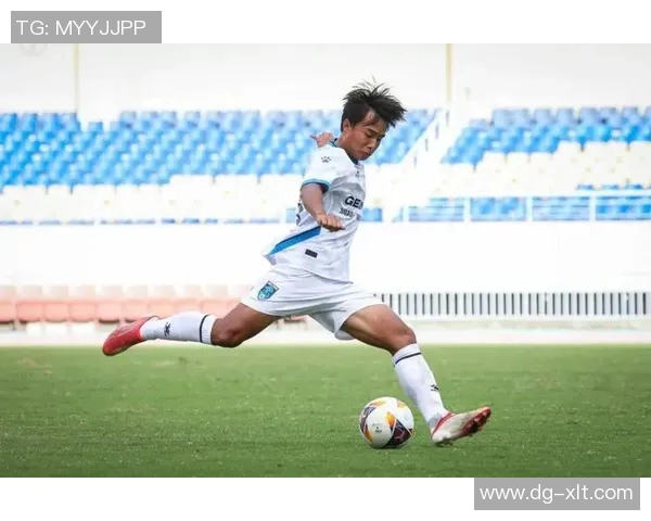 足球明星李响高清照片展示他的风采与魅力引领球迷热潮